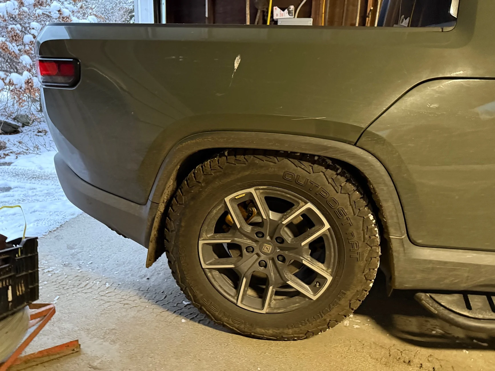 Rivian R1T R1S Front suspension dropping slowly while parked, normal? 1775789553628-e3