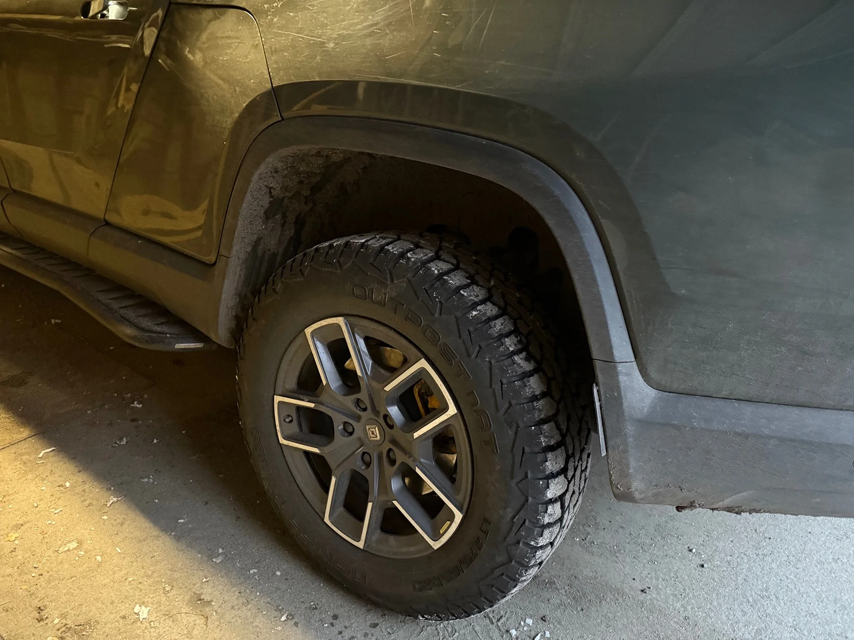 Rivian R1T R1S Front suspension dropping slowly while parked, normal? 1775789599056-q6
