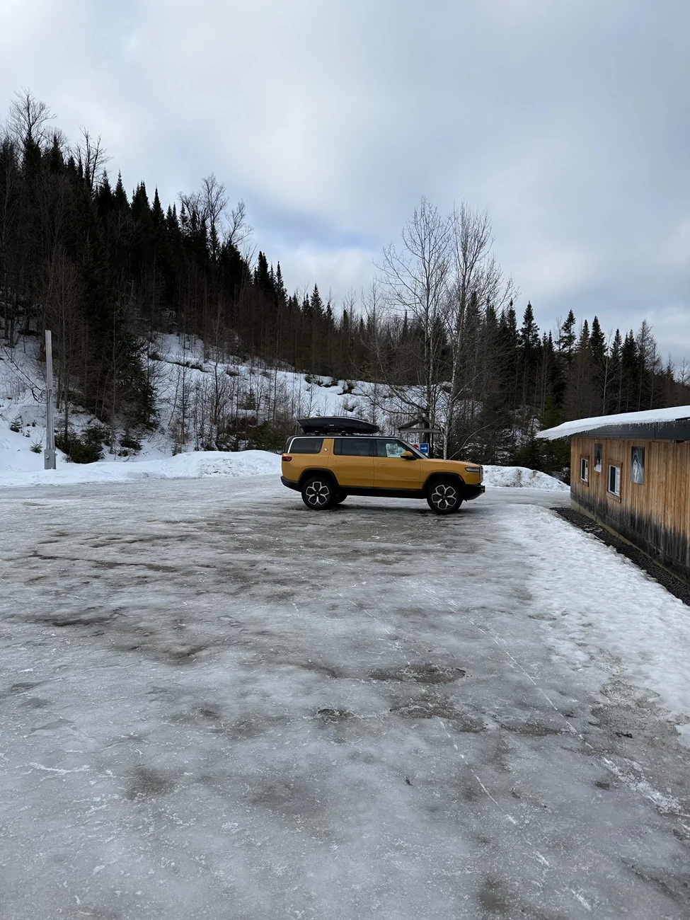 Rivian R1T R1S ? COMPASS YELLOW R1S  Photos IMG_3449