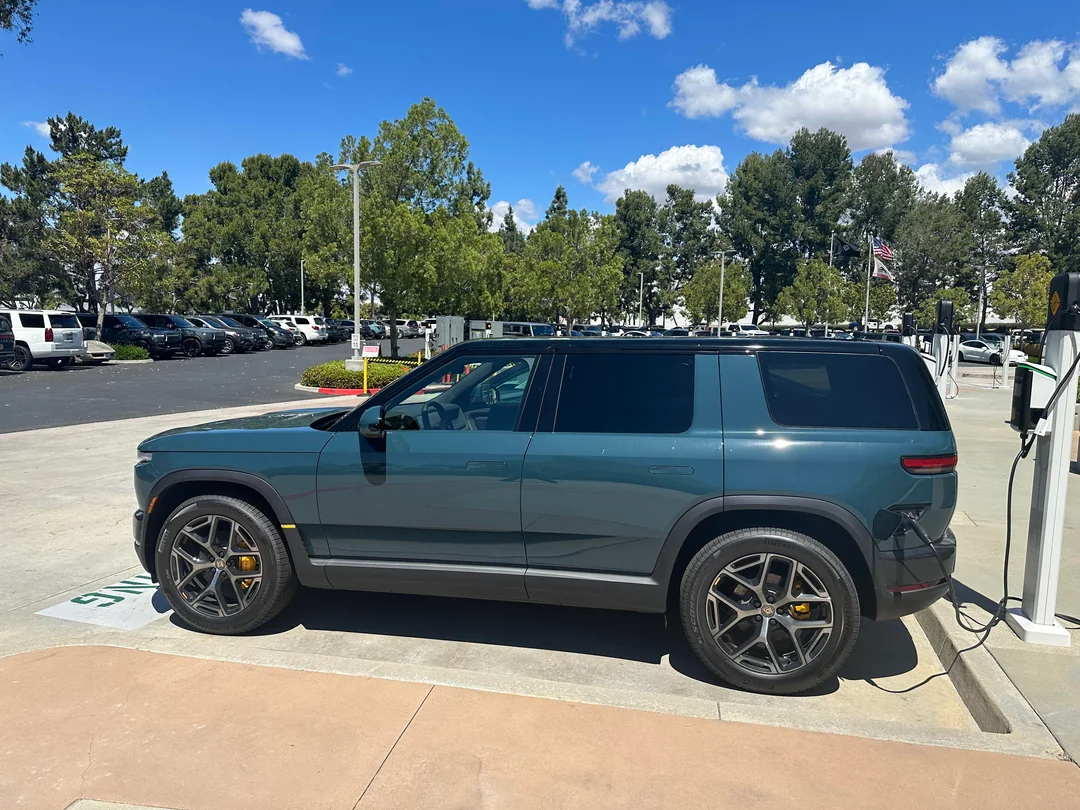 Rivian R1T R1S Catalina Cove R2 vs. Model Y side-by-side comparison pics Catalina Cove R2 vs. Model Y side-by-side comparison pics 1