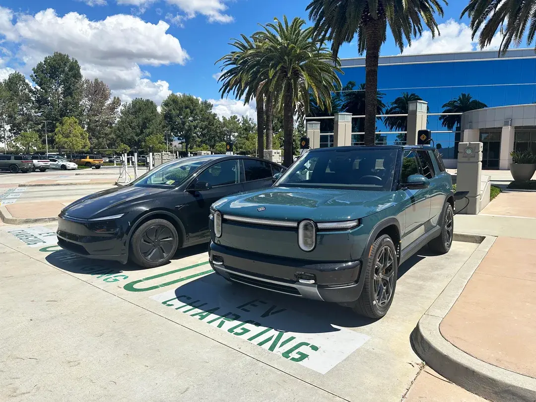 Rivian R1T R1S Catalina Cove R2 vs. Model Y side-by-side comparison pics Catalina Cove R2 vs. Model Y side-by-side comparison pics 4