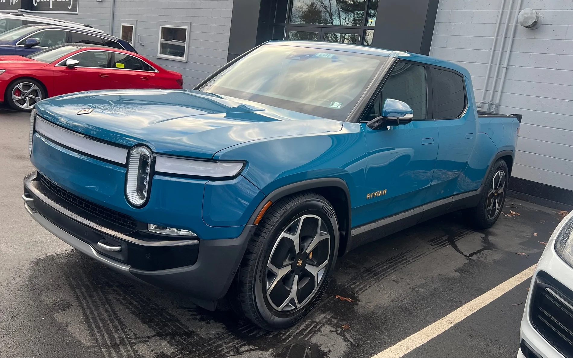 Rivian R1T R1S 2022 R1T - Hit five minutes from dealer IMG_8887