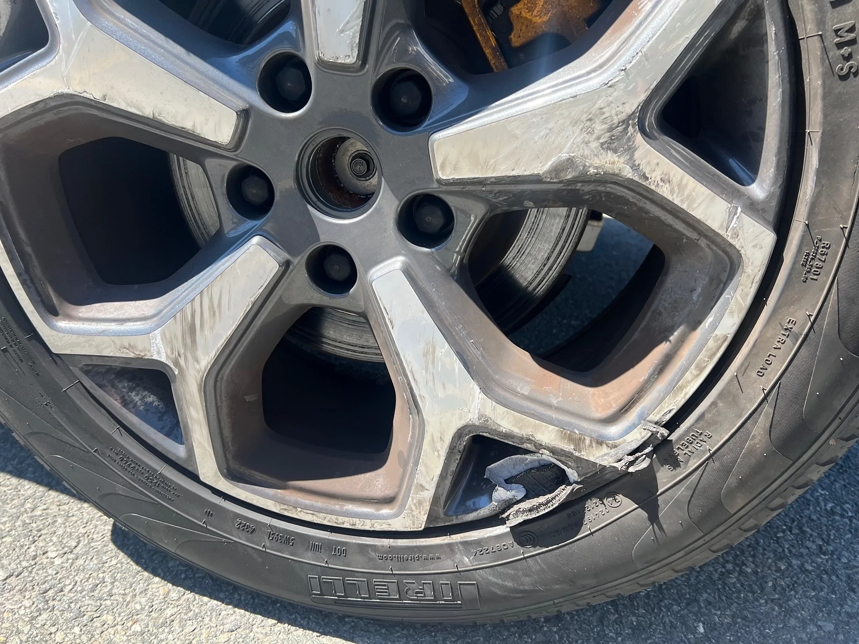 Rivian R1T R1S 2022 R1T - Hit five minutes from dealer IMG_8929