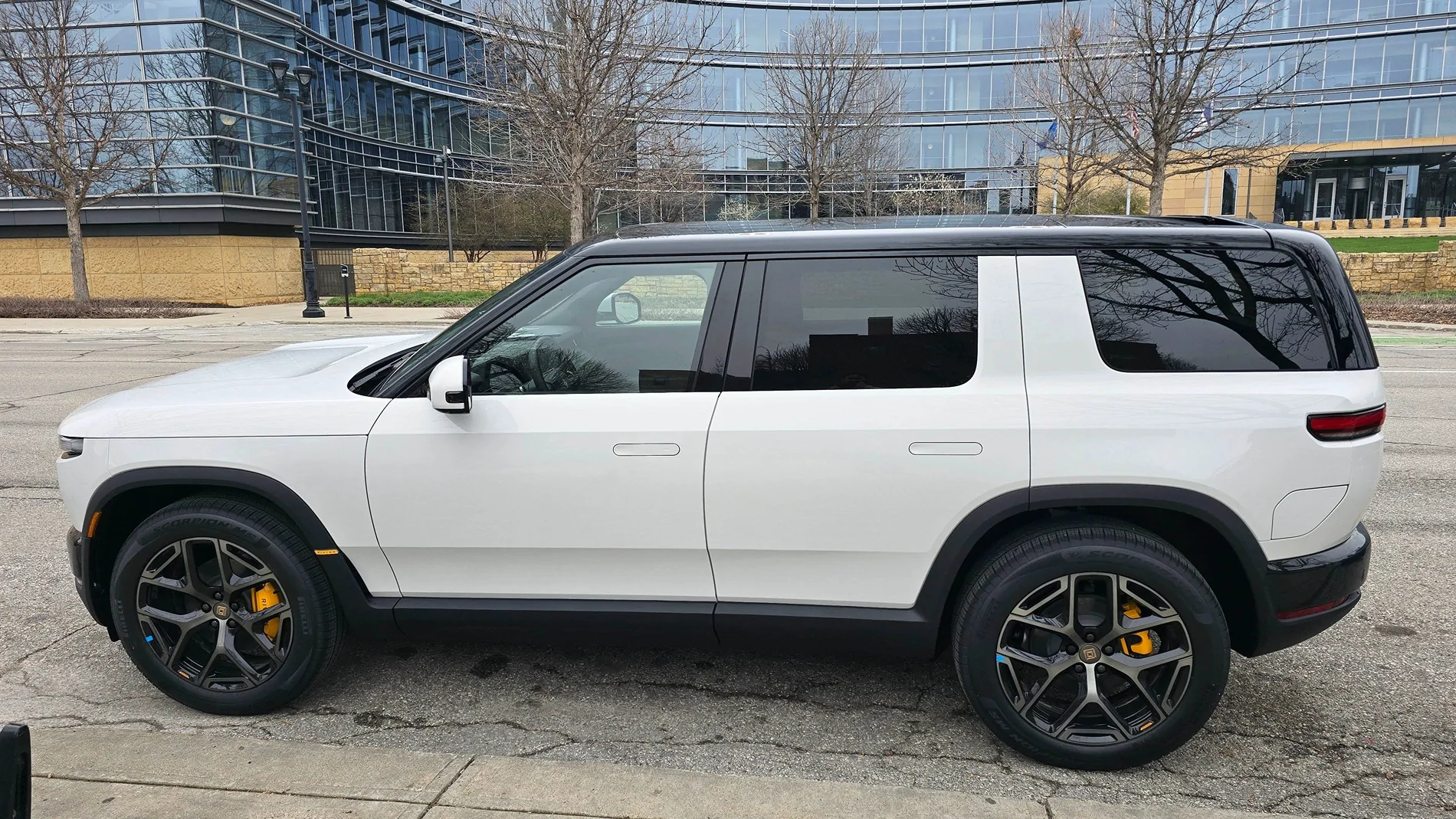 Rivian R1T R1S Glacier White R2 + Catalina Cove R2 in cloudy / overcast weather - photos Glacier White Rivian R2 4
