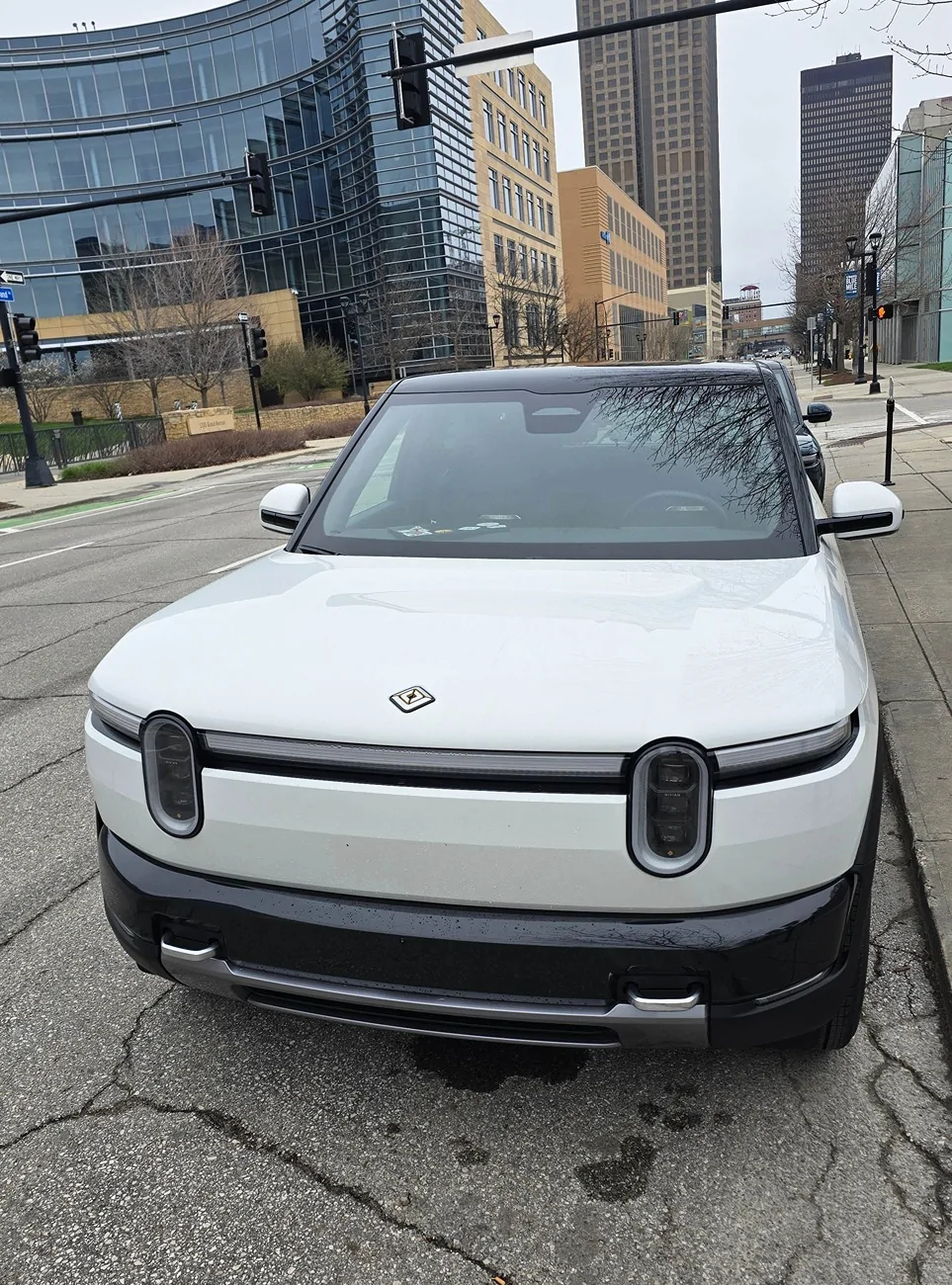 Rivian R1T R1S Glacier White R2 + Catalina Cove R2 in cloudy / overcast weather - photos Glacier White Rivian R2 5