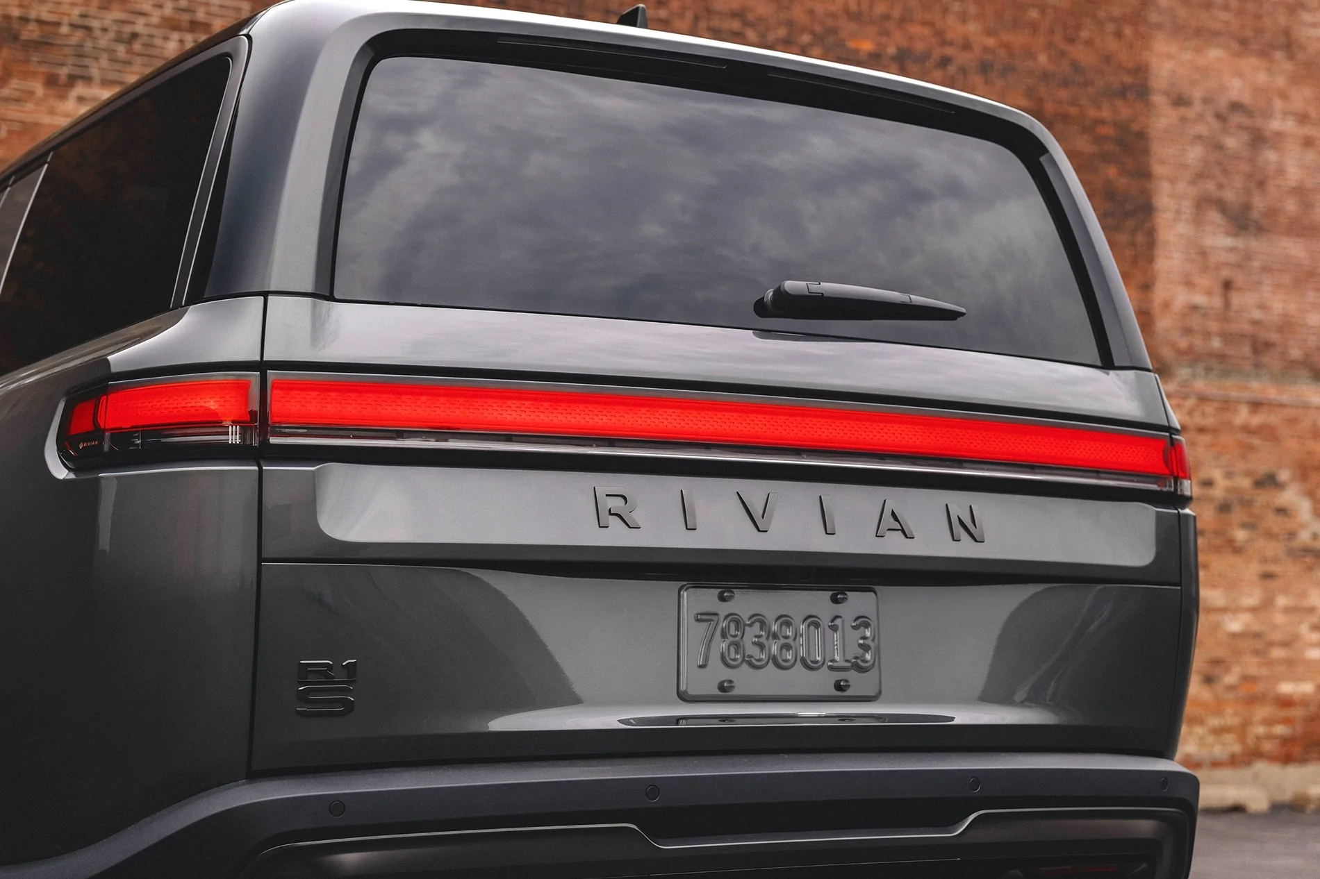 Rivian R1T R1S Welcome to Half Moon Grey, now available on R1S / R1T and R2 Half Moon Grey R1S1