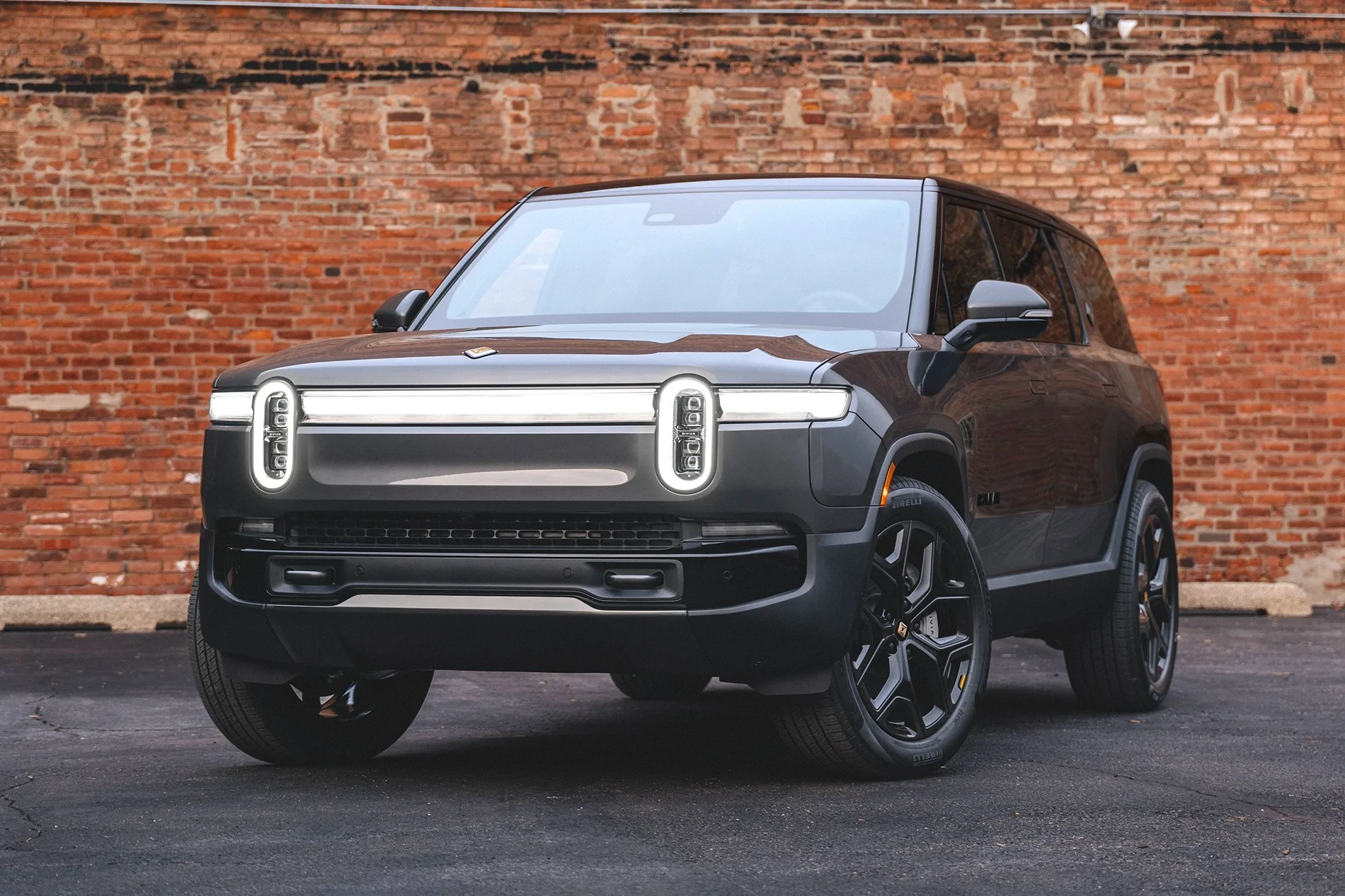 Rivian R1T R1S Welcome to Half Moon Grey, now available on R1S / R1T and R2 Half Moon Grey R1S4