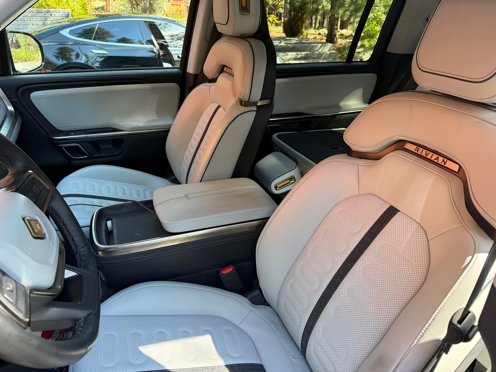 Rivian R1T R1S 2024 Rivian R1S Blue Dual Large with Ocean Coast interior near Lake Tahoe $64k IMG_5716