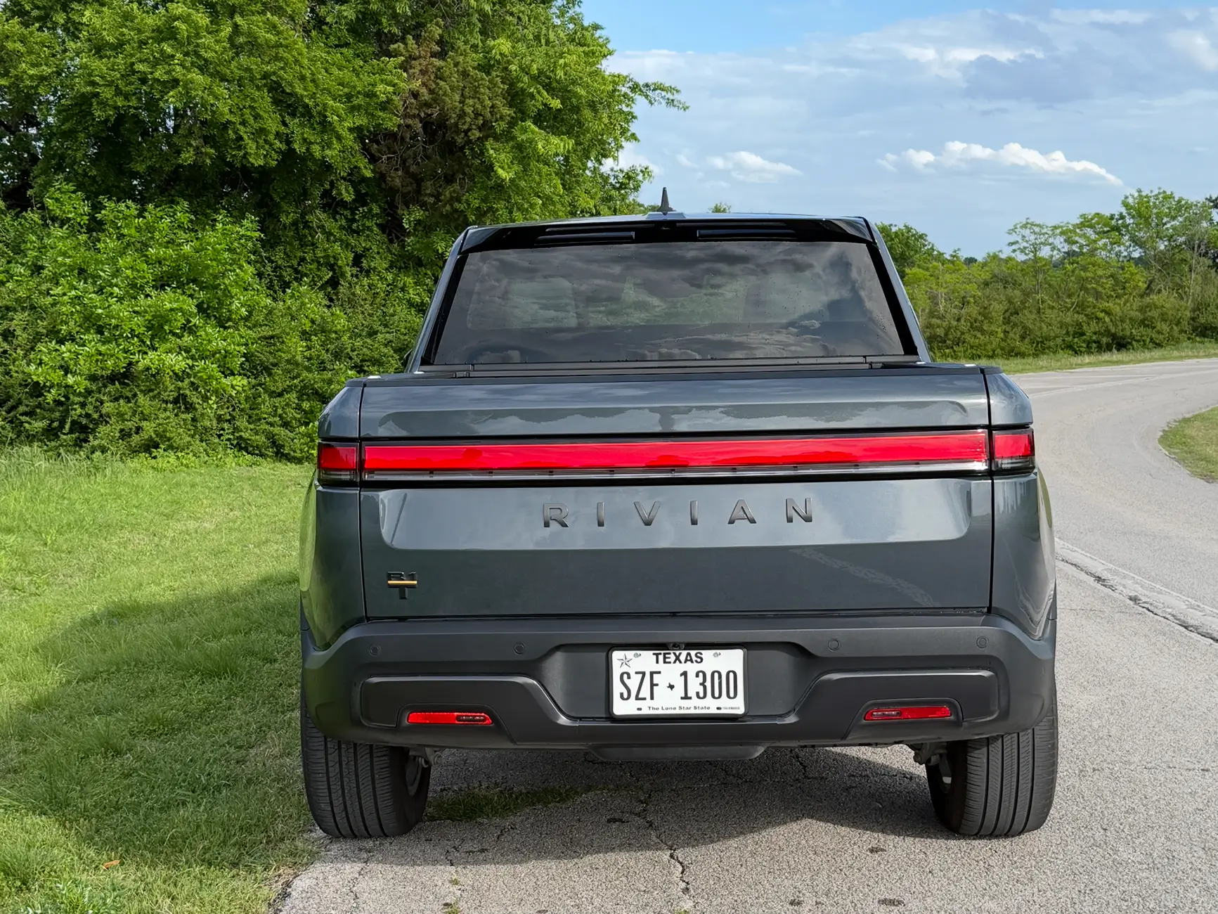 Rivian R1T R1S 2025 R1T Tri-Max, El Cap/Slate Sky, 12,7xx miles, $83,000 IMG_3400