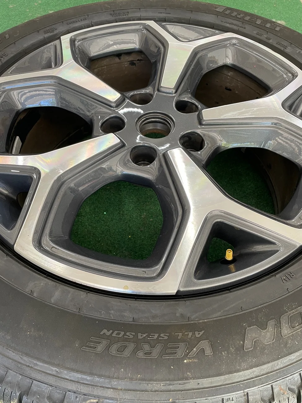 Rivian R1T R1S 21” OEM Wheel and Tire $400 IMG_8129