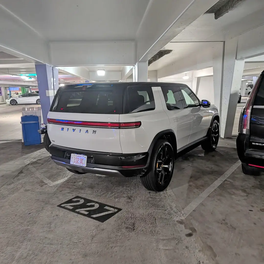 Rivian R1T R1S Glacier White R2 Rivians spotted in Irvine & LAX omkr7dvbvhvg1