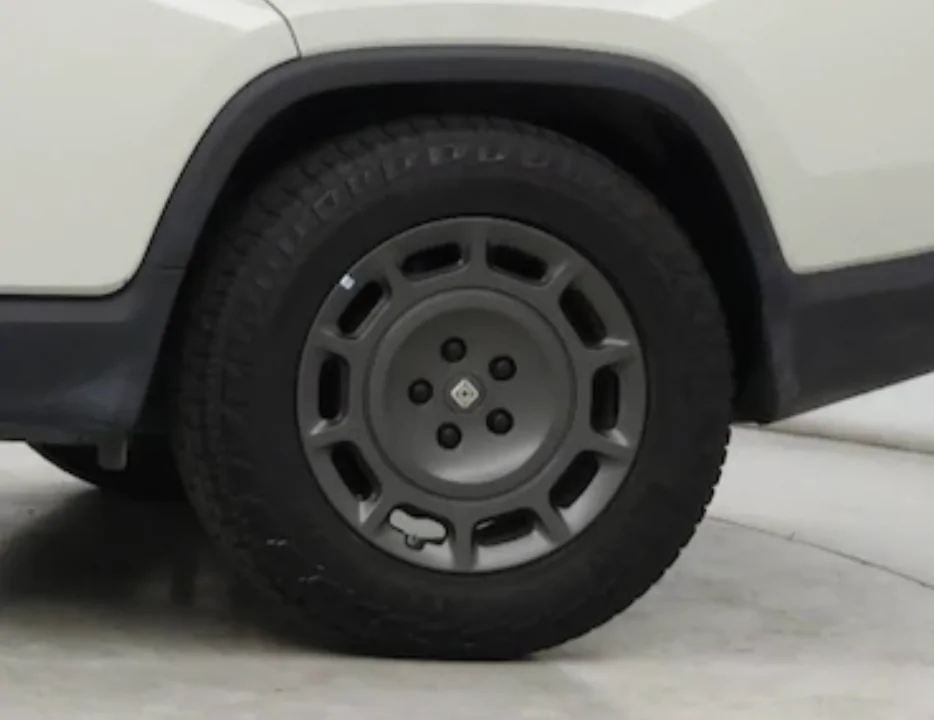 Rivian R1T R1S Can someone identify this 2025 R1T wheel? 1776385910905-qo