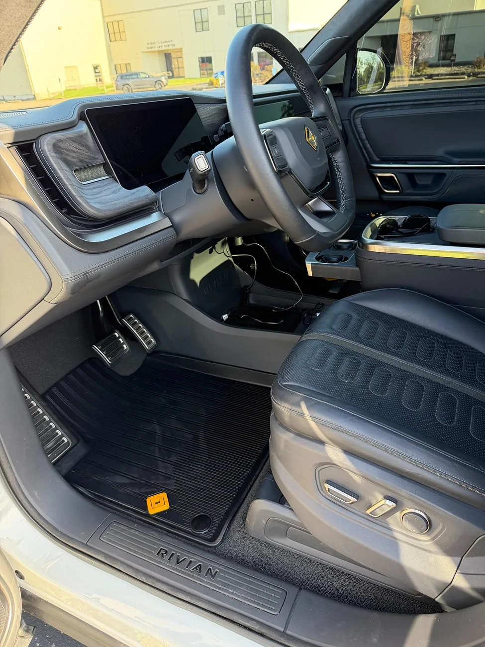 Rivian R1T R1S 2022 R1T Launch Edition - 18,885 Miles $55K IMG_2373