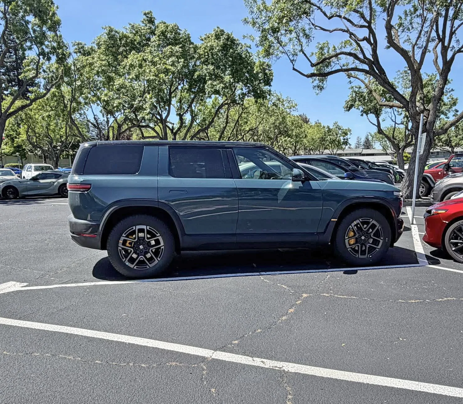 Rivian R1T R1S Catalina Cove R2 Launch Edition on road (video) and non-Launch Edition in Rivian parking lot (pics) Rivian R2 Catalina Cove blue green color 4