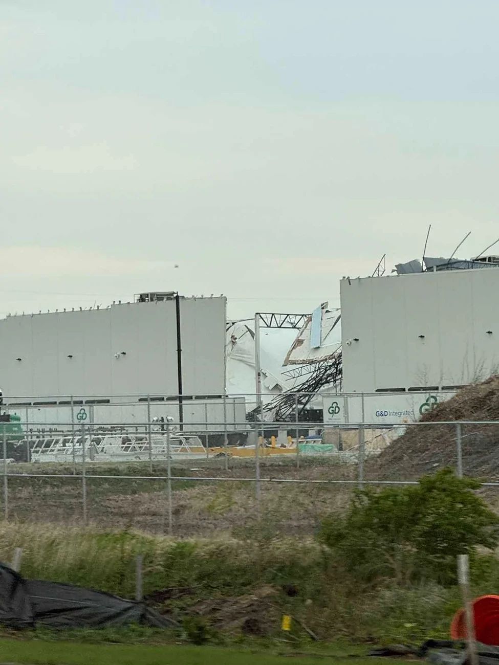 Rivian R1T R1S R2 Factory (Building 2 - Body Shop and General Assembly) damaged by tornado storm (April 17) HGMgO1TWsAAcSV4