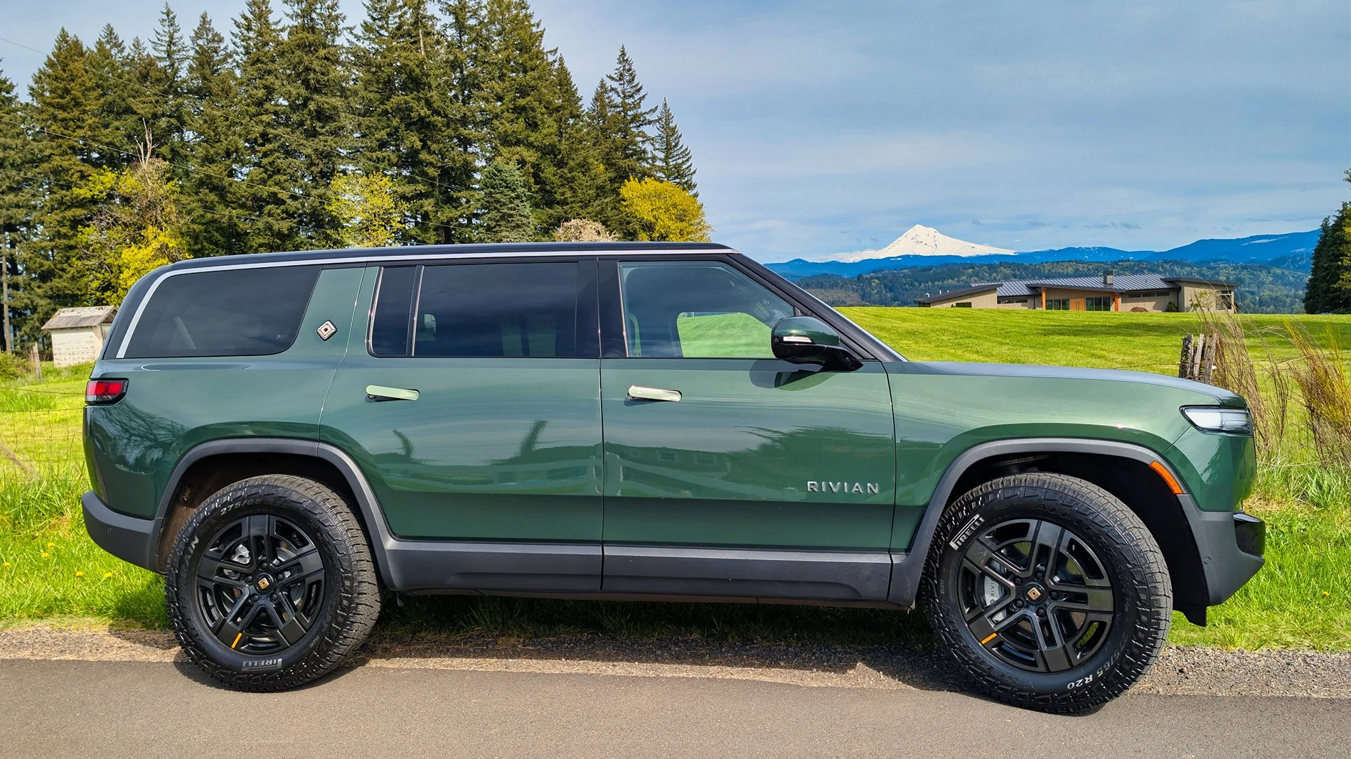 Rivian R1T R1S 2025 Rivian R1S Gen 2 Adventure $85,500 PXL_20260417_223930323