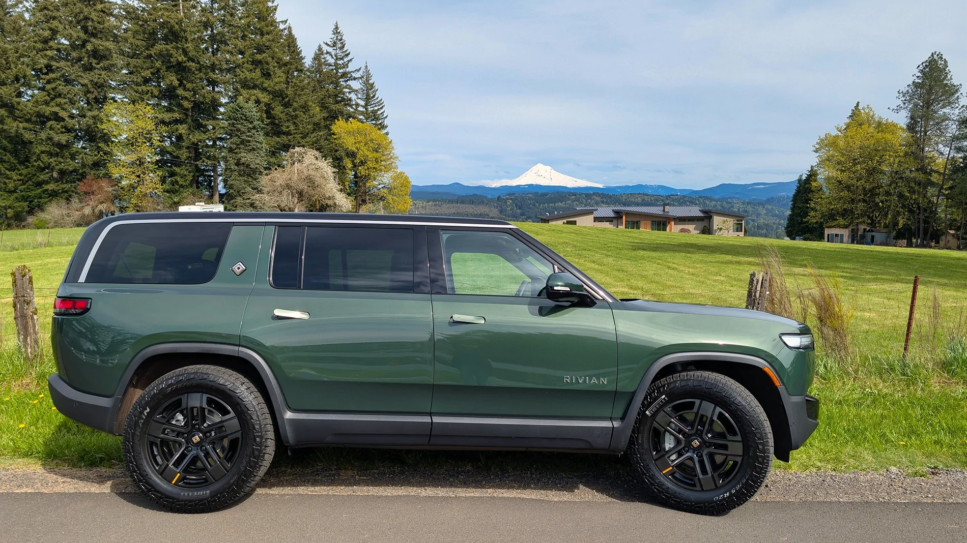 Rivian R1T R1S 2025 Rivian R1S Gen 2 Adventure $85,500 PXL_20260417_223952967