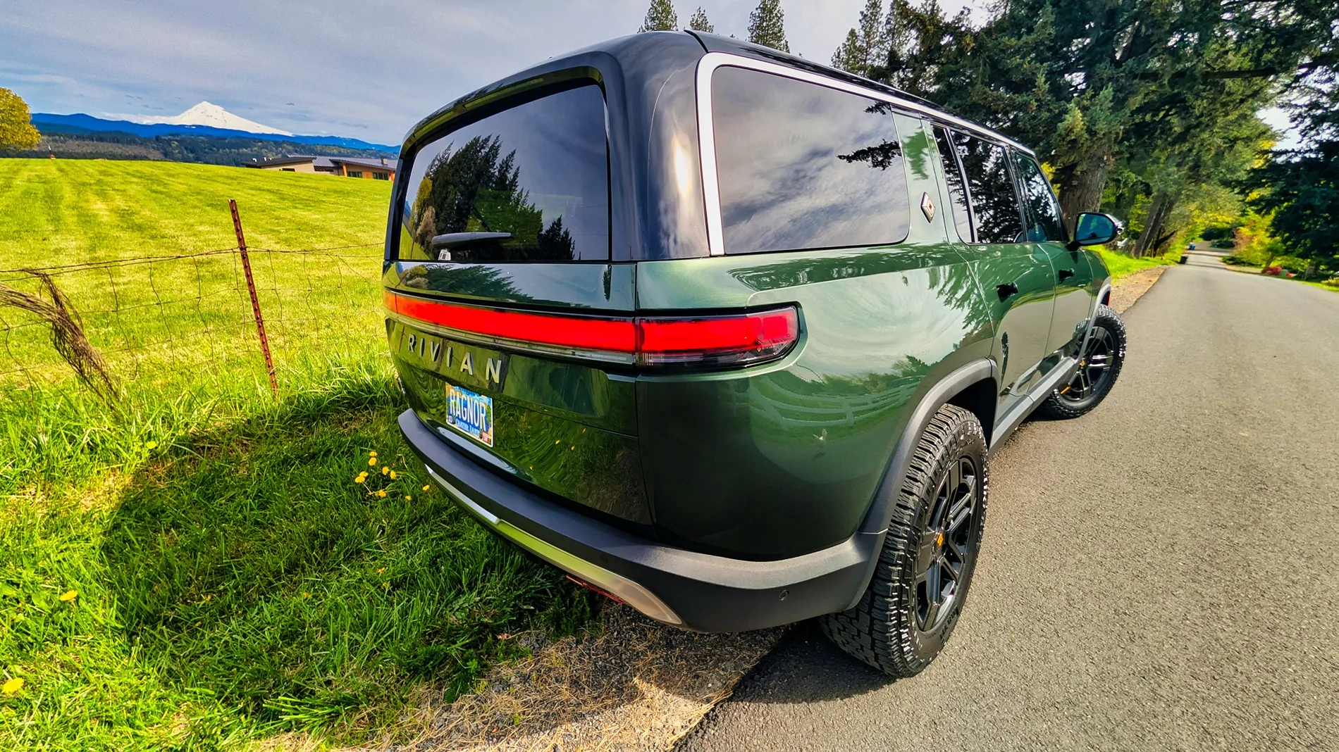 Rivian R1T R1S 2025 Rivian R1S Gen 2 Adventure $85,500 PXL_20260417_224108763