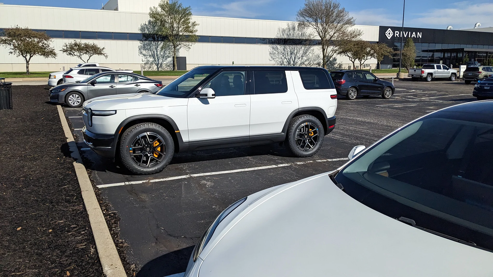 Rivian R1T R1S R2 vs Ioniq 5, Model 3, ID.4 -- comparison photos PXL_20260418_212007676