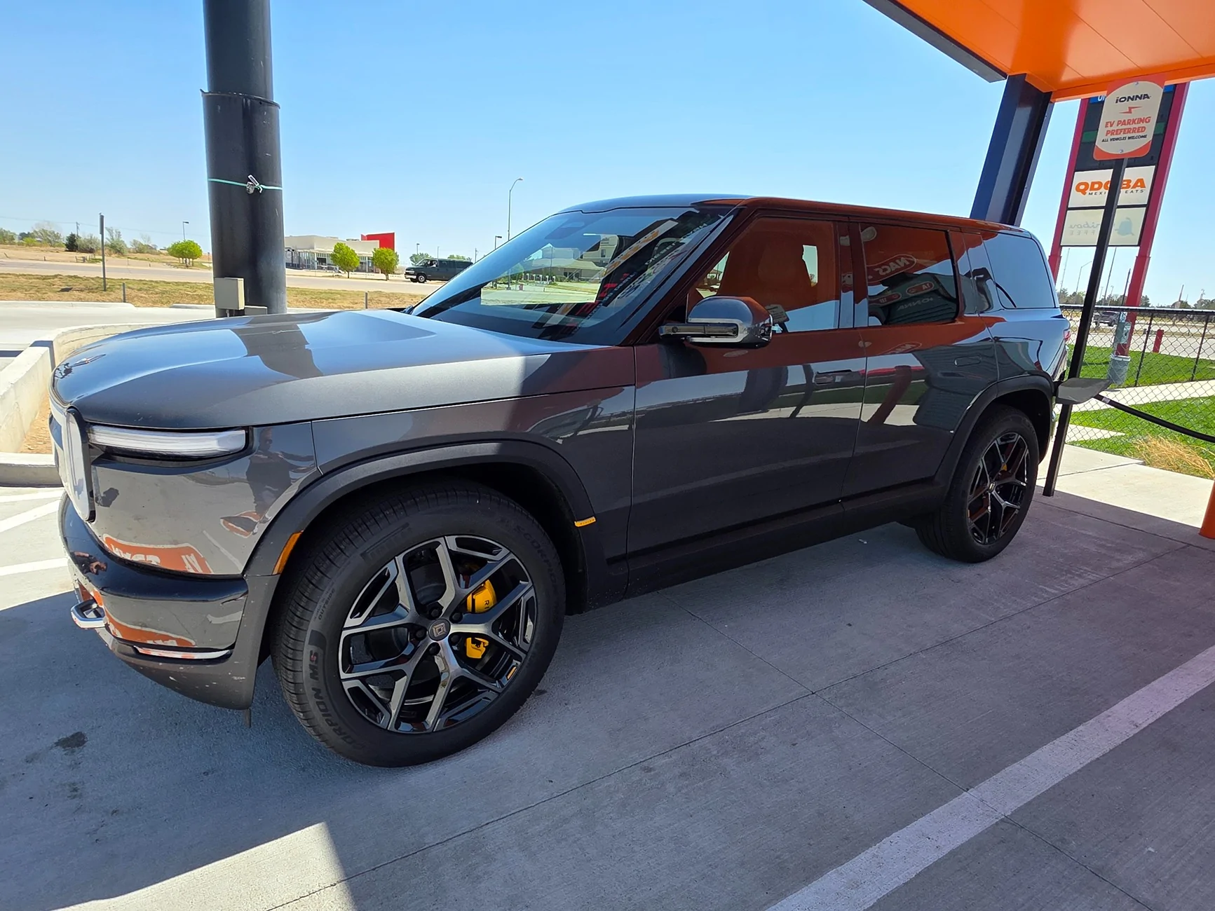Rivian R1T R1S Half Moon Grey R2 Spotted 20260419_123112