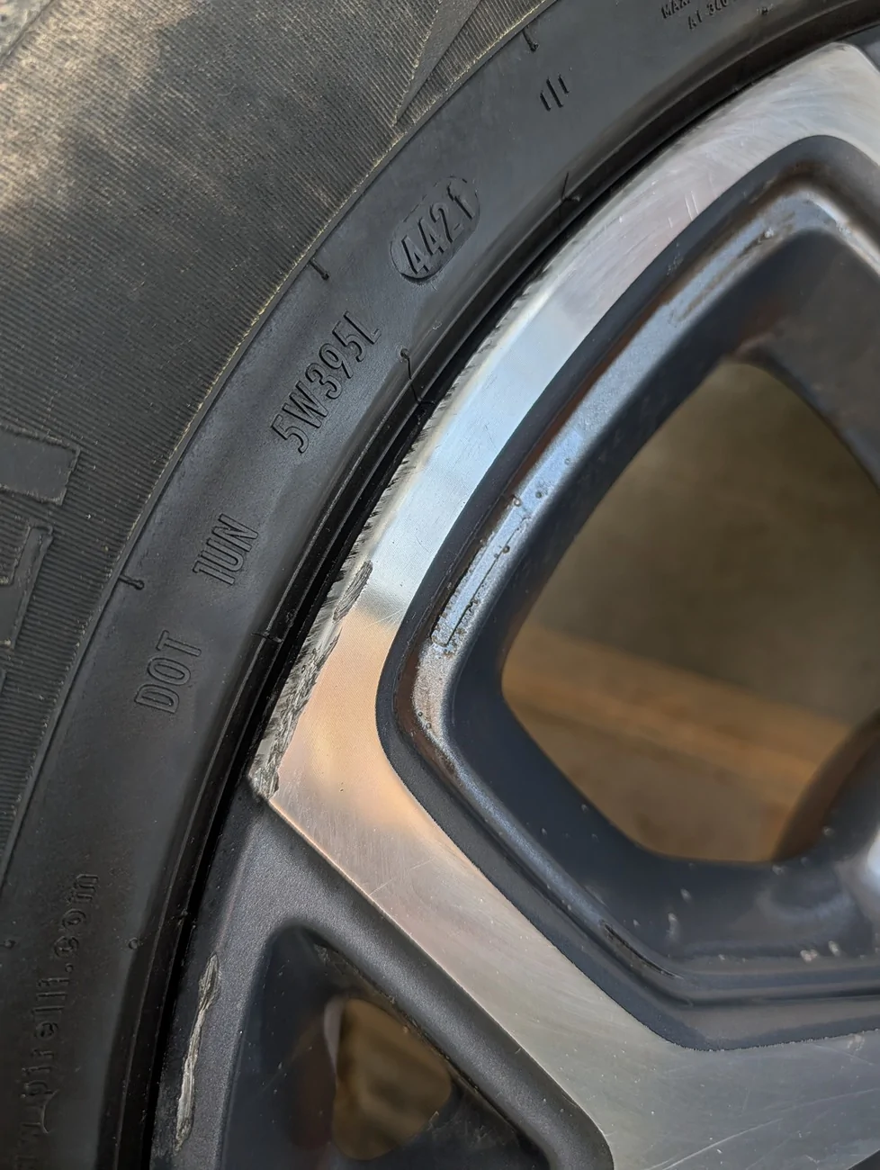 Rivian R1T R1S 4 x 21" OEM Wheels - $400 PXL_20260420_161603267
