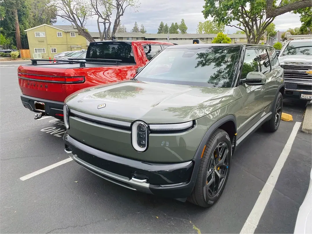 Rivian R1T R1S Launch Green R2 exterior & interior - latest pictures (block party & public sightings) Launch Green R2 Rivian Exterior & Interior pictures photos 12