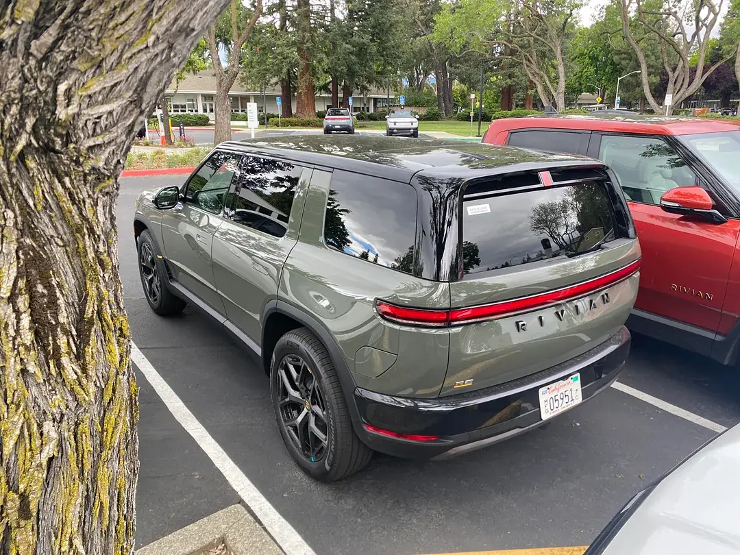 Rivian R1T R1S Launch Green R2 exterior & interior - latest pictures (block party & public sightings) Launch Green R2 Rivian Exterior & Interior pictures photos 13
