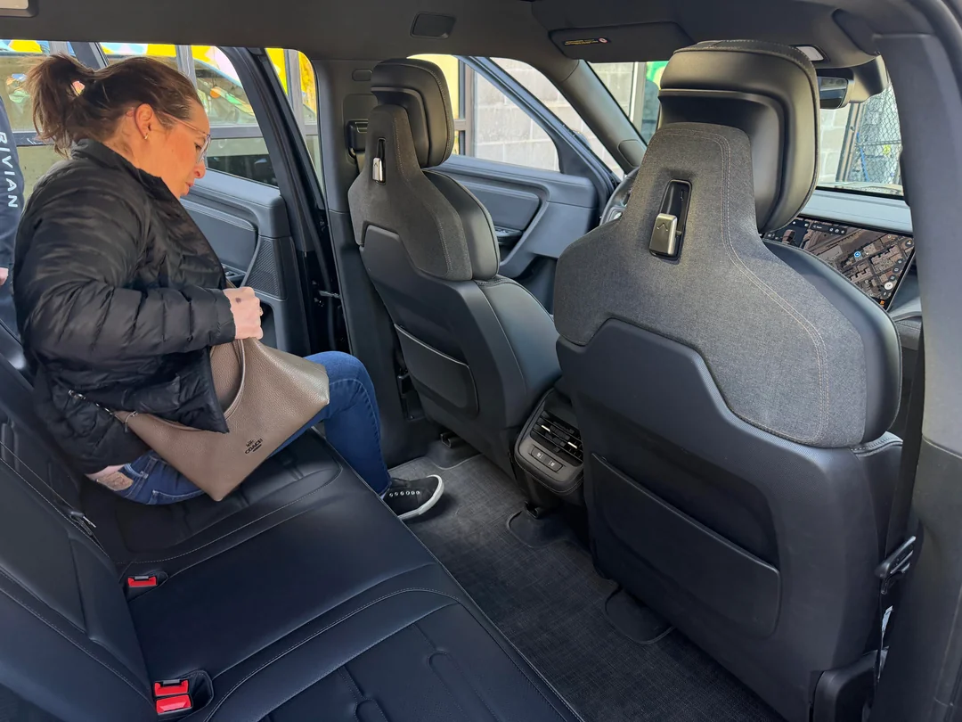Rivian R1T R1S Launch Green R2 exterior & interior - latest pictures (block party & public sightings) Launch Green R2 Rivian Exterior & Interior pictures photos 6