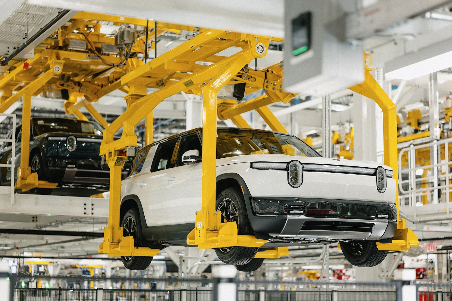 Rivian R1T R1S R2 customer production started today! R2 configurator / ordering starts June original.jpg;resize(1500,_).jpg