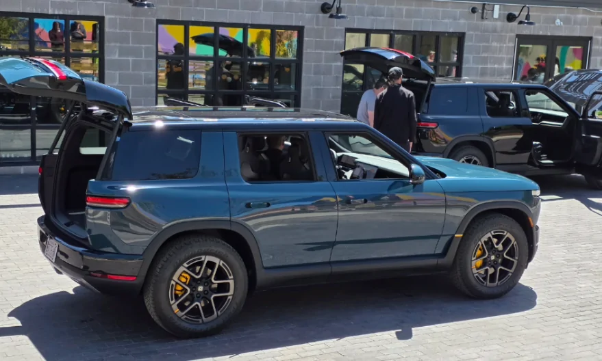 Rivian R1T R1S My R1S delivery adventure. Delivered 1/13/2024 (R2 and R3 vids inside!) 1776894533683-3d
