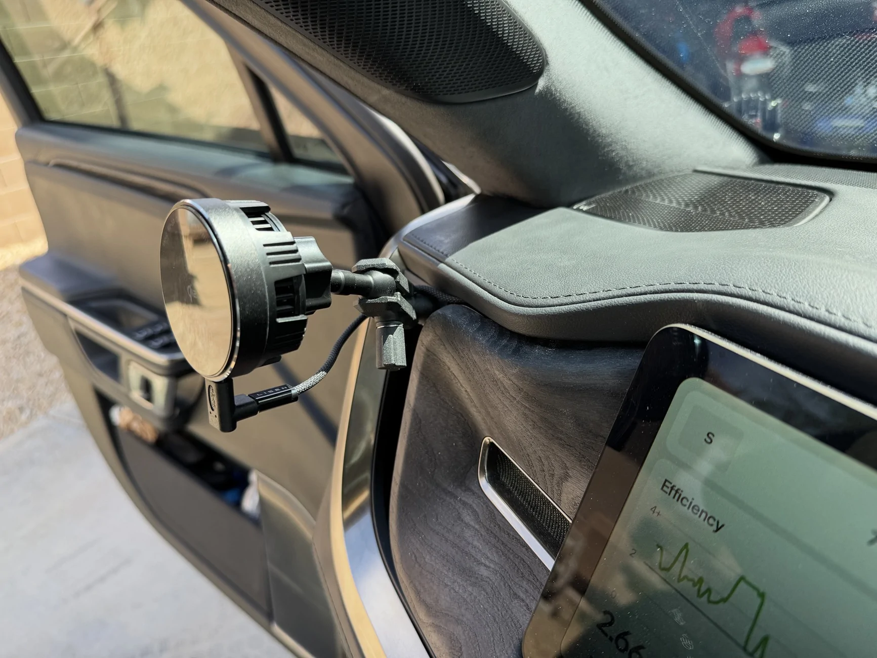 Rivian R1T R1S Dashboard phone mount with MagSafe charger 1776966383187-s8