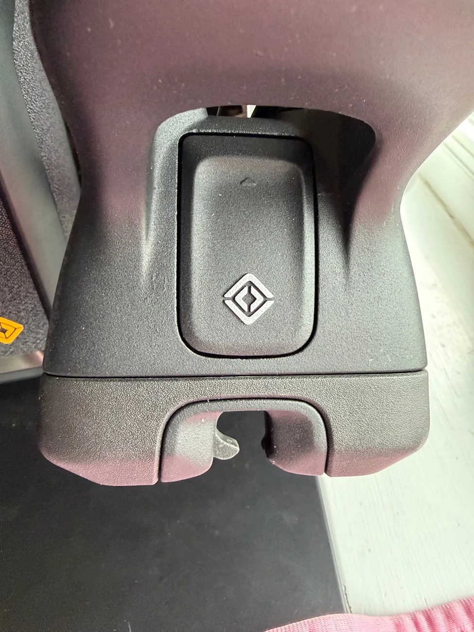 Rivian R1T R1S R1 and R2 crossbars not compatible (don't fit) - now officially confirmed by Rivian IMG_1125
