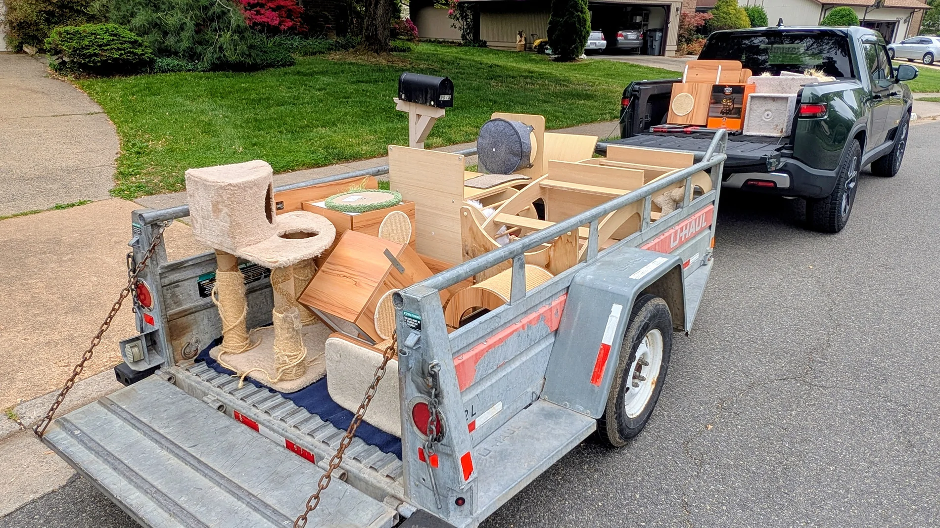 Rivian R1T R1S What Are You Hauling (or Hauled) in your Rivian? 🦾 Towing cat furniture 4.25.2026