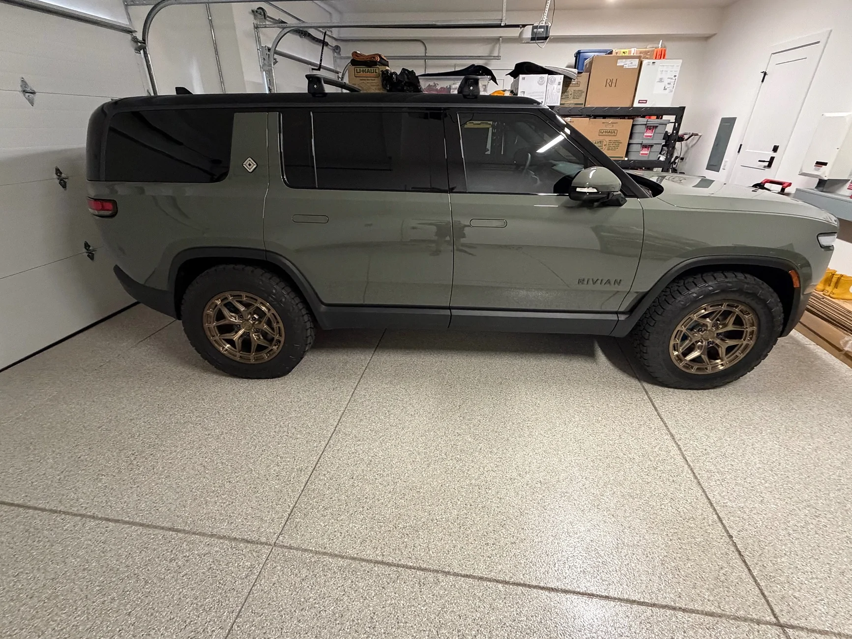 Rivian R1T R1S 2026 Rivian R1S Quad Launch Edition - MINT!! 1500 miles, PPF, Launch Green IMG_1502
