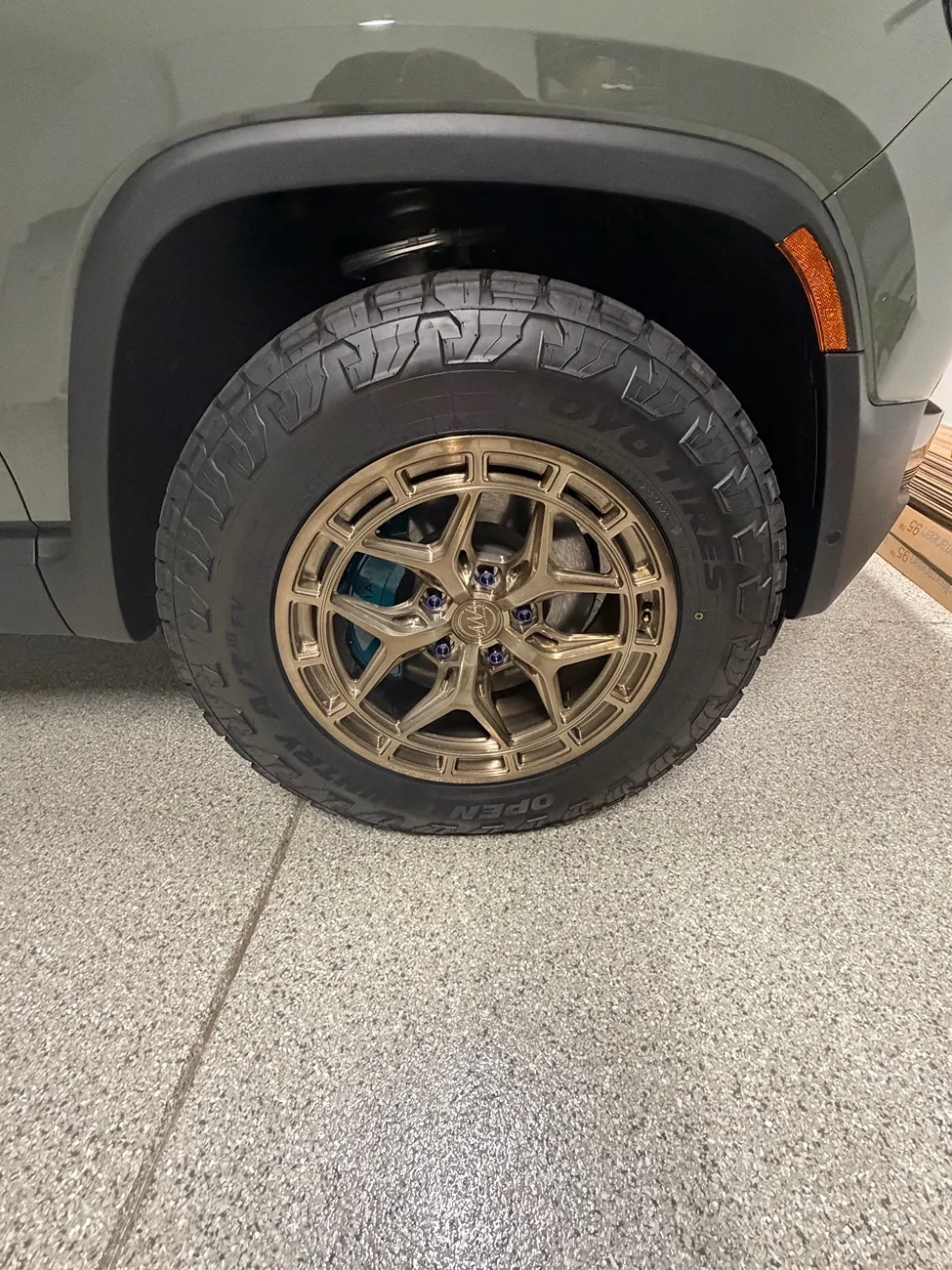 Rivian R1T R1S 2026 Rivian R1S Quad Launch Edition - MINT!! 1500 miles, PPF, Launch Green IMG_1503