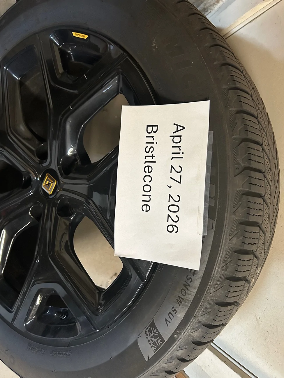 Rivian R1T R1S R1S 22 inch wheels and tires. last tir