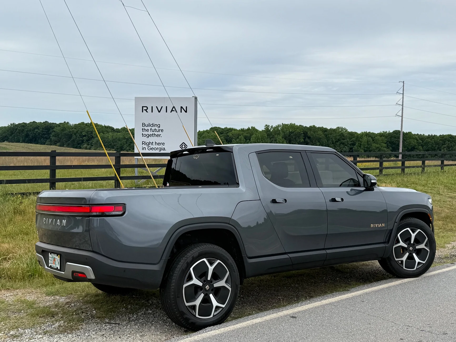 Rivian R1T R1S Two sides of the same street in Georgia IMG_5146