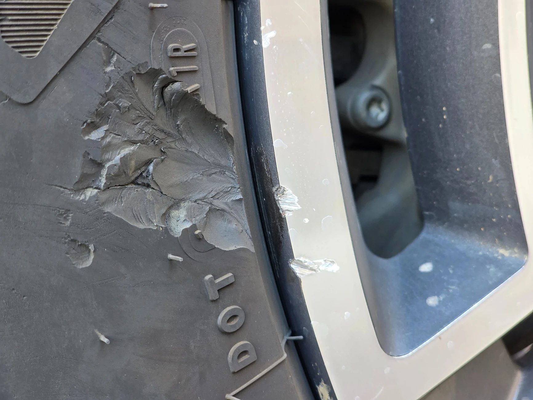 Rivian R1T R1S Goodyear Territory AT 275/60/20 Factory AT tires + saving $ 20260428_163152