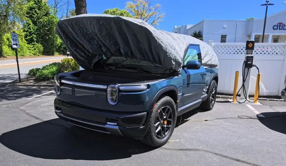 Rivian R1T R1S R2 Block Party @ Roslyn NY - Half Moon Grey, Catalina Cove, Midnight Black R2 photos & video Catalina Cove R2 Rivian photos pictures 1