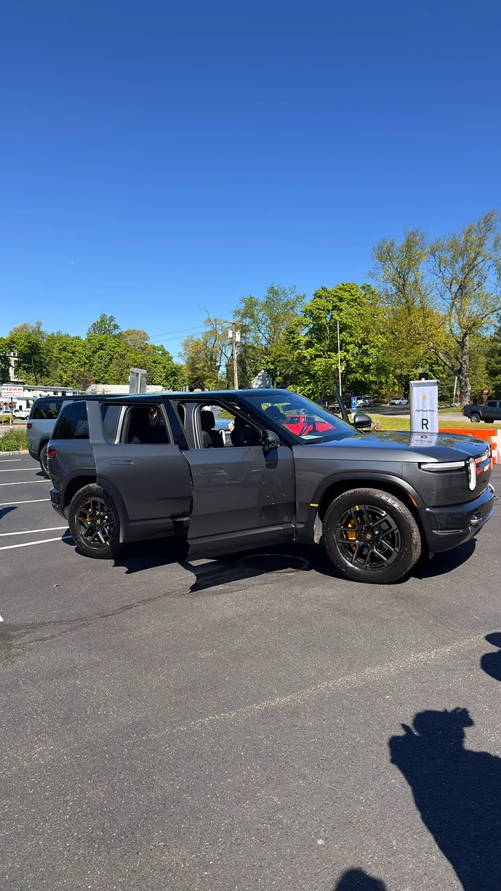 Rivian R1T R1S Thoughts from people who have seen the R2 in person. IMG_5626