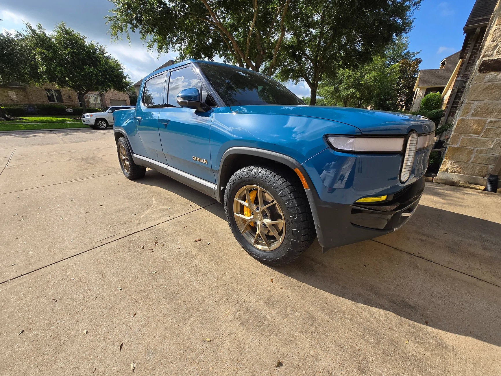 Rivian R1T R1S Picked up my R1T replacement for Rosie, purchasing from Lindsay VW, and the 1400 Mile Journey Home 20250524_092554