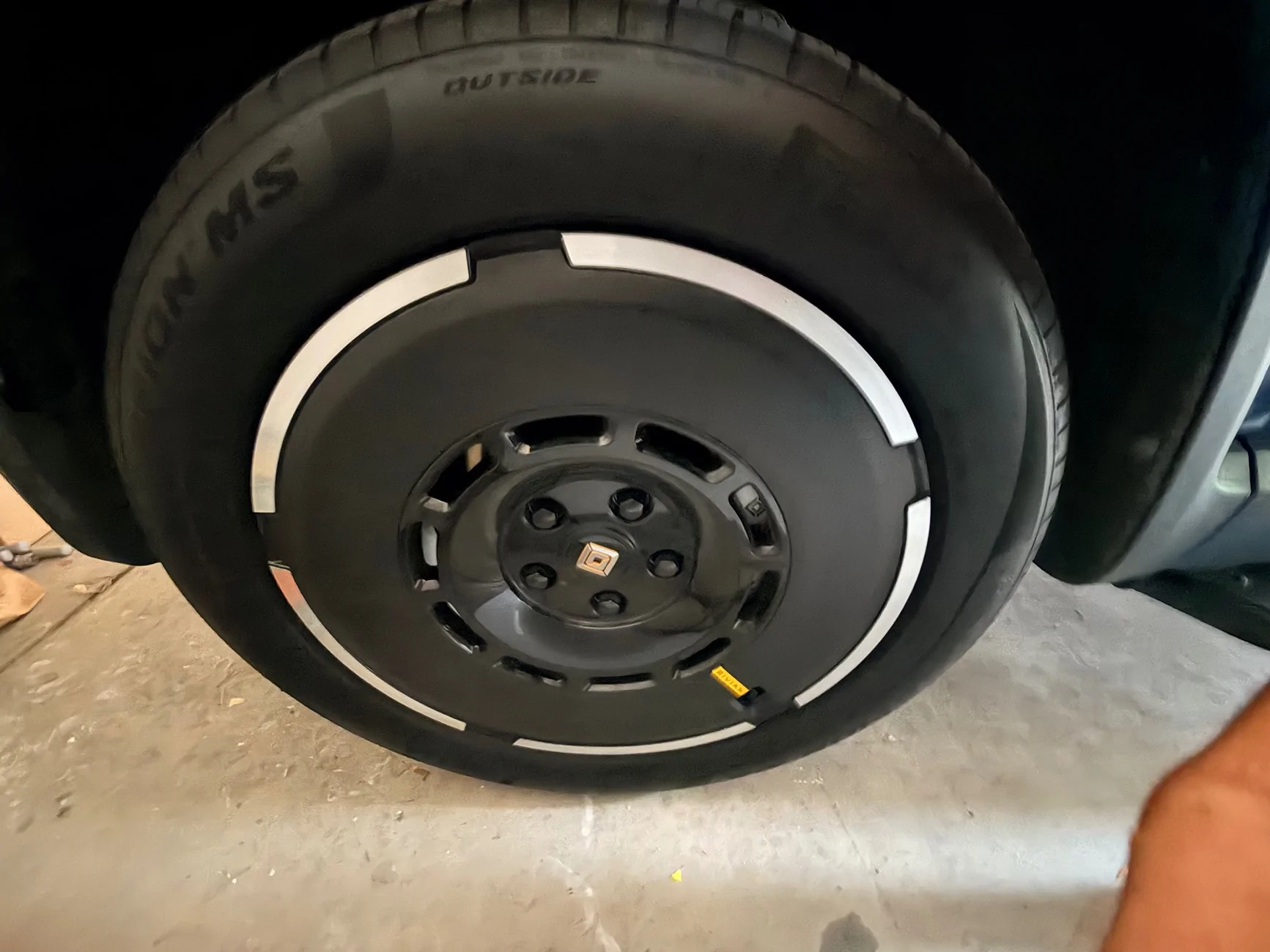 Rivian R1T R1S For Sale: $2K - 22in full set Range Wheels+TPMS+Tires IMG_5182