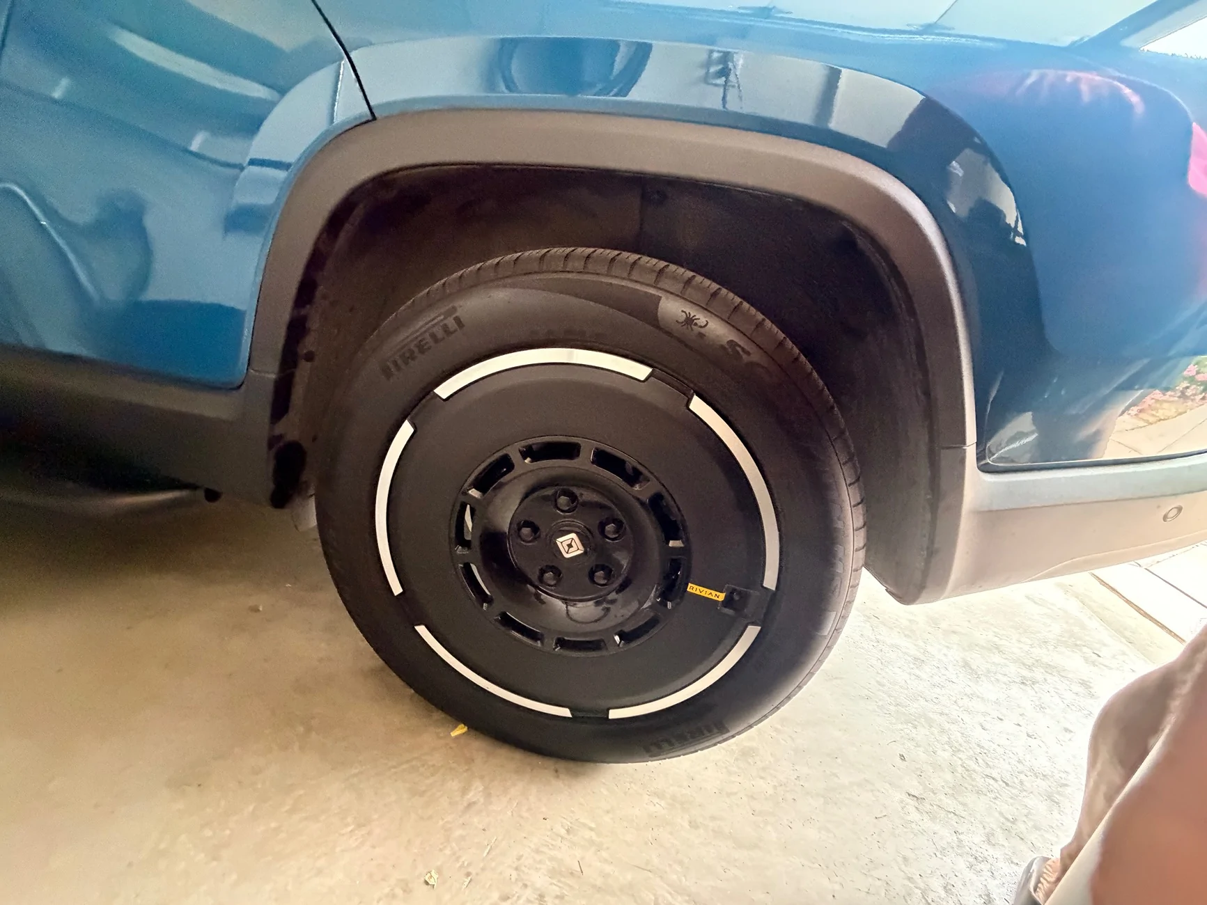 Rivian R1T R1S For Sale: $2K - 22in full set Range Wheels+TPMS+Tires IMG_5181