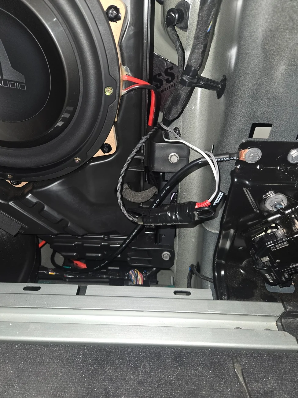 Rivian R1T R1S Long Awaited R1S Sub Upgrade! TubThumper for R1S Gen1 and Gen2 20260511_044152