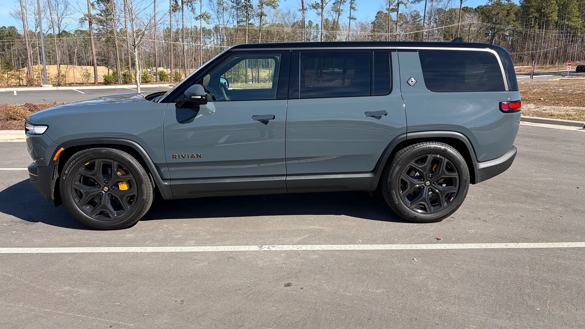 Rivian R1T R1S Friend bought ModelY after keeping R1S for a day, and after learning about R2 IMG_9359_Original
