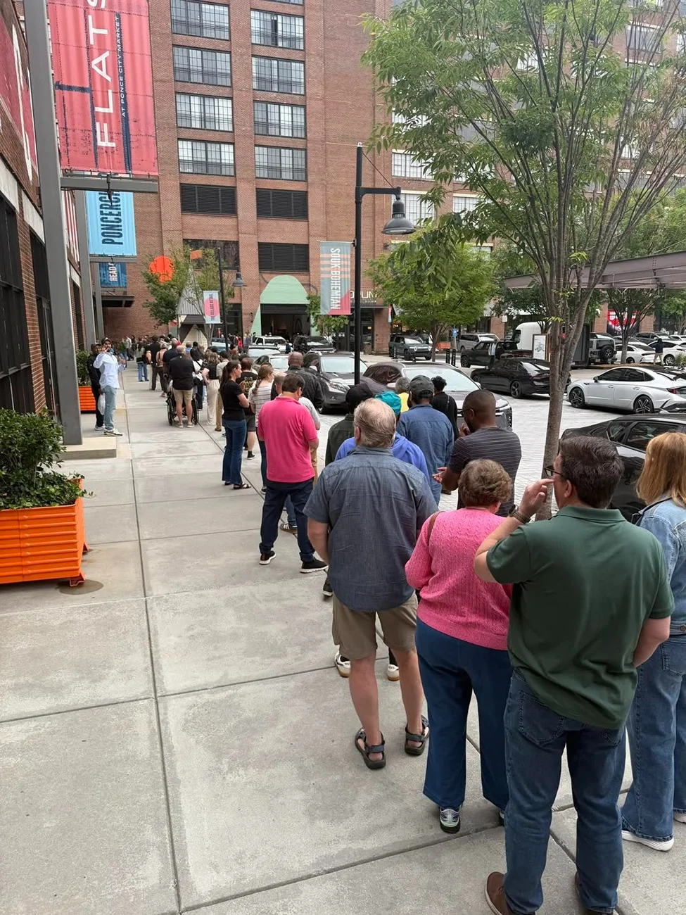 Rivian R1T R1S Atlanta R2 Block Party - Photos (Half Moon Grey, Catalina Cove, Midnight Black) Atlanta R2 Block Party - Photos (Half Moon Grey, Catalina Cove, Midnight Black)9