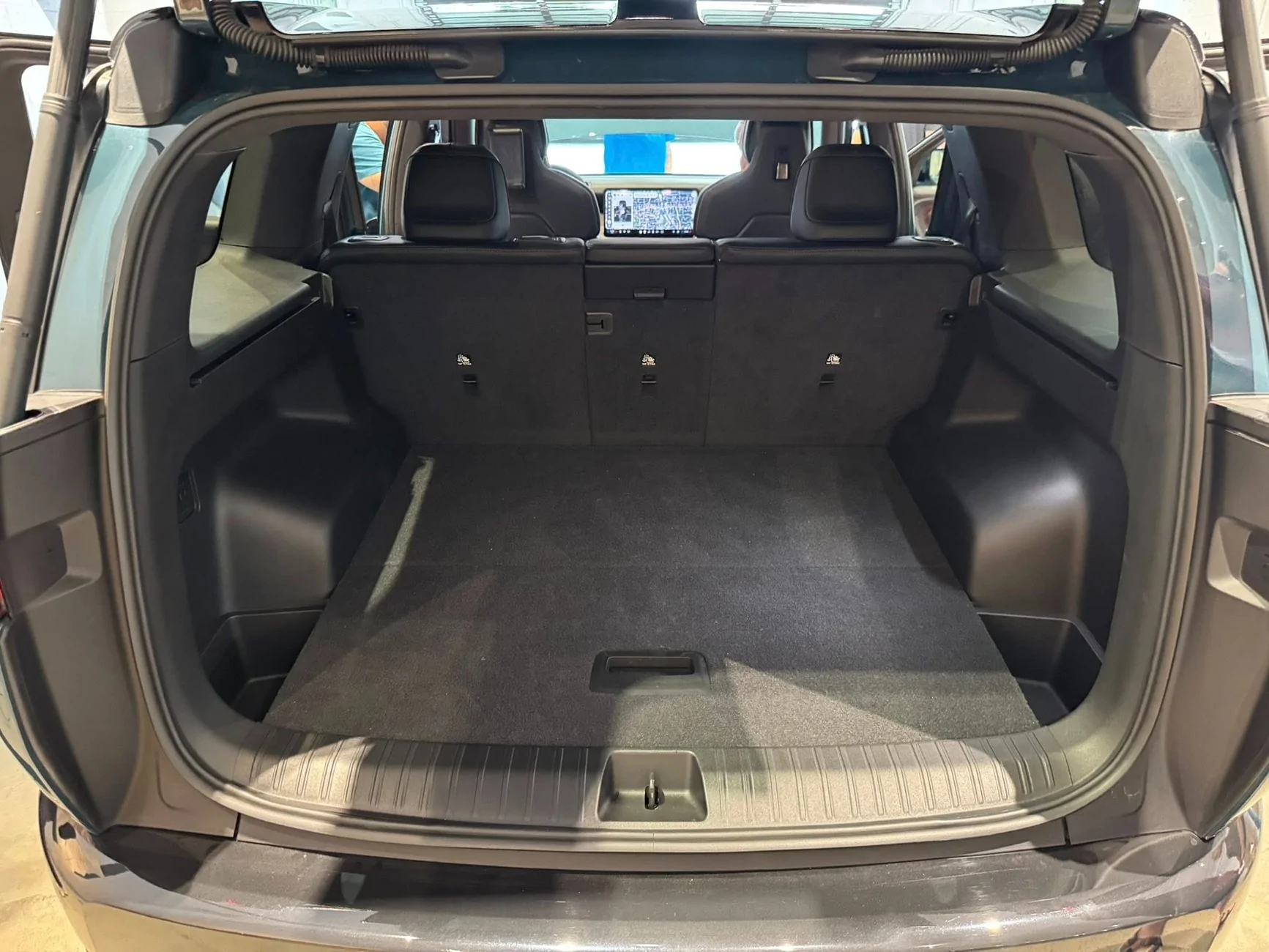 Rivian R1T R1S Atlanta R2 Block Party - Photos (Half Moon Grey, Catalina Cove, Midnight Black) Atlanta R2 Block Party - Photos (Half Moon Grey, Catalina Cove, Midnight Black)16
