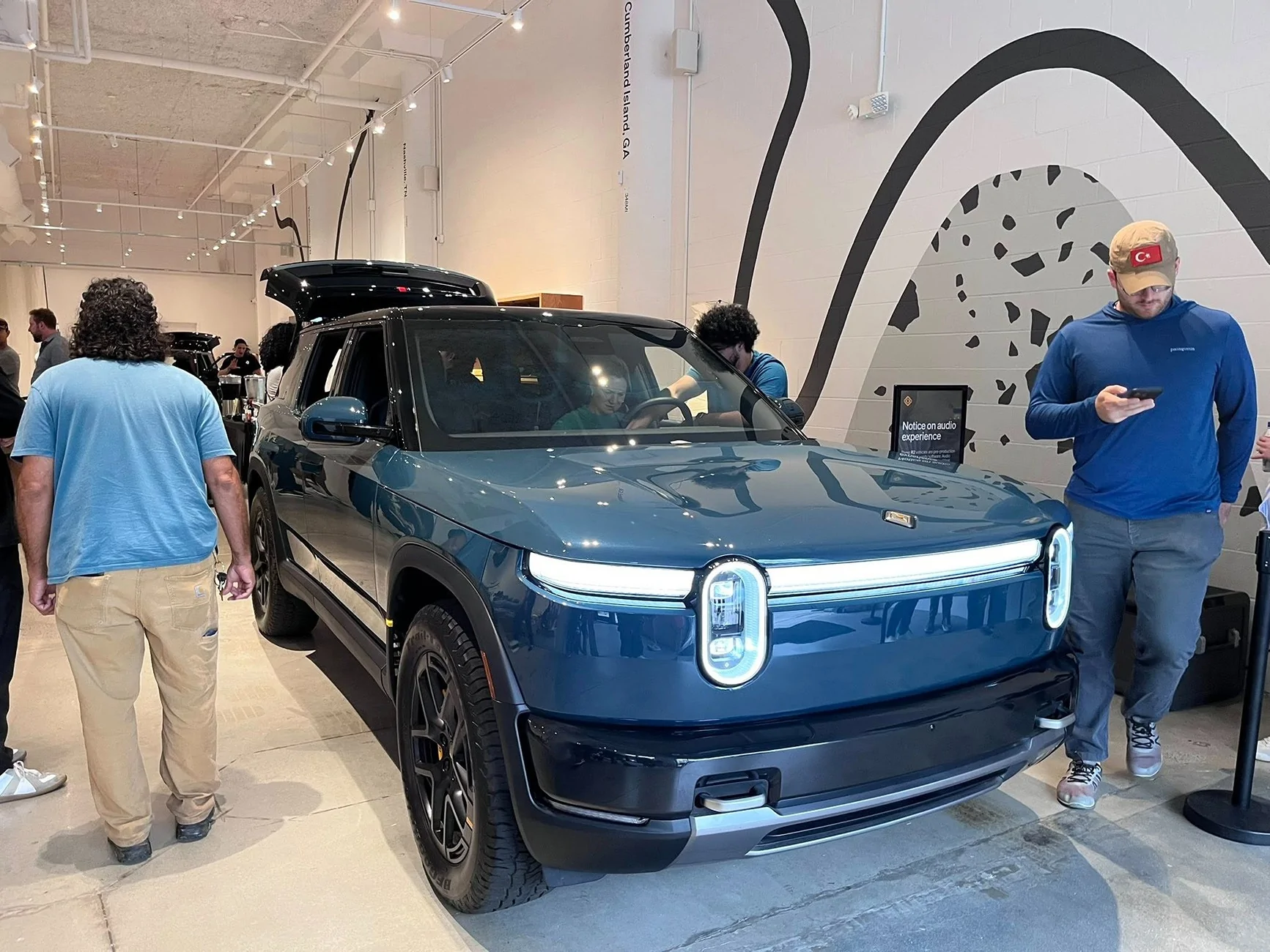 Rivian R1T R1S Atlanta R2 Block Party - Photos (Half Moon Grey, Catalina Cove, Midnight Black) Atlanta R2 Block Party - Photos (Half Moon Grey, Catalina Cove, Midnight Black)8