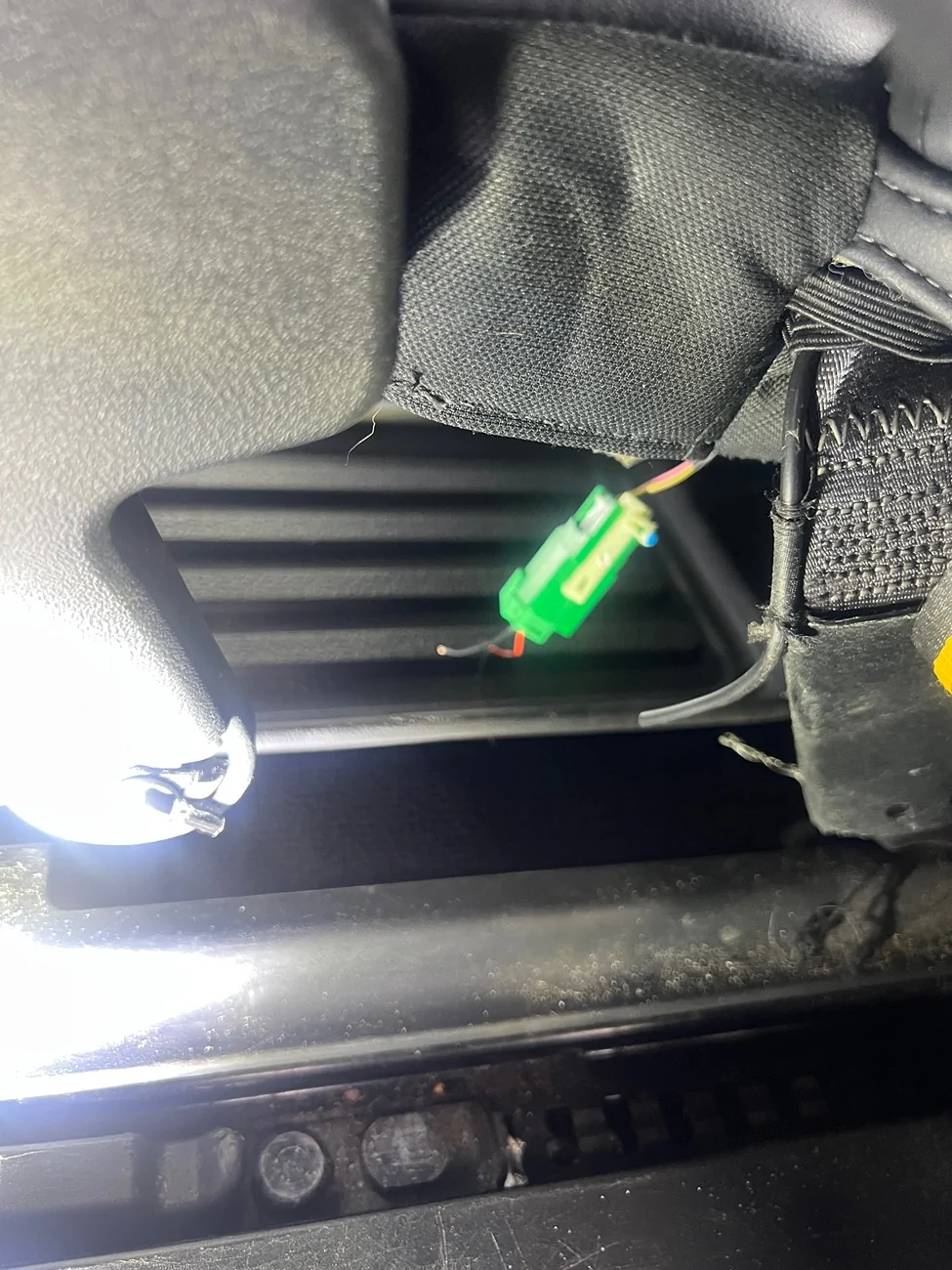 Rivian R1T R1S R1S 2nd walk-in button nonresponsive IMG_8984