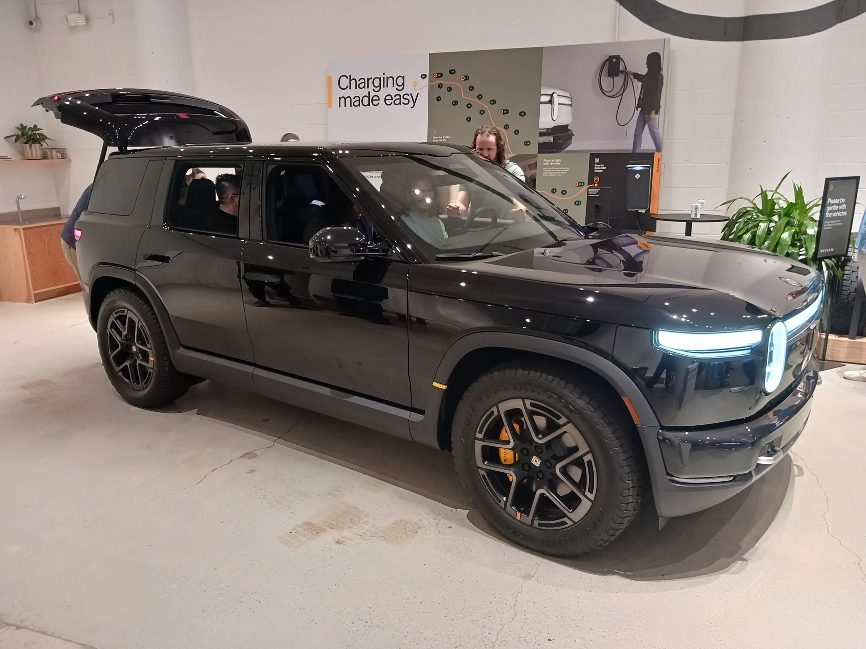 Rivian R1T R1S Atlanta R2 Block Party - Photos (Half Moon Grey, Catalina Cove, Midnight Black) R2 Atlanta